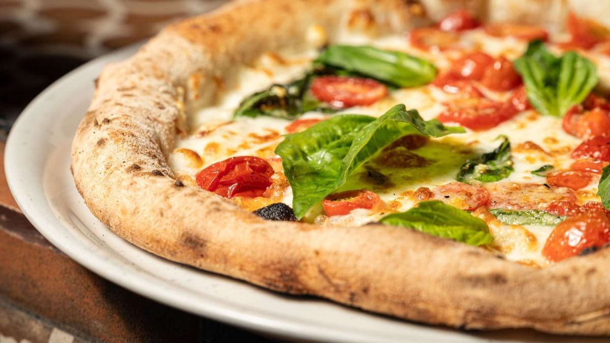Pizza appena sfornata